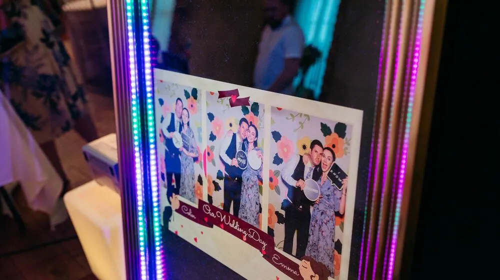 3D slider photo booth capturing a guest