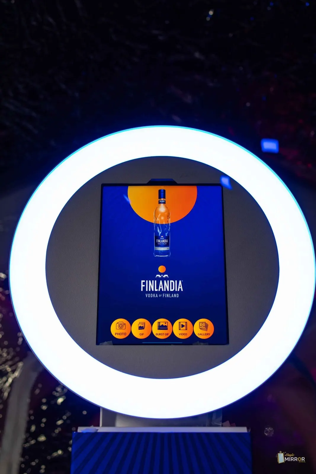 Branded photo capture at an exhibition
